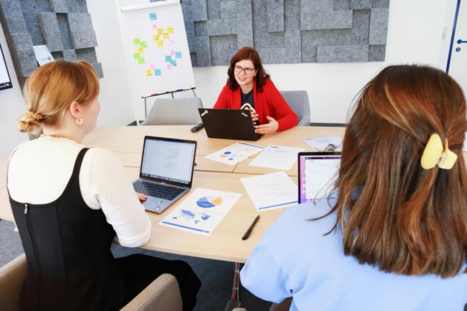 Espacio de trabajo colaborativo donde analizamos situaciones financieras individuales